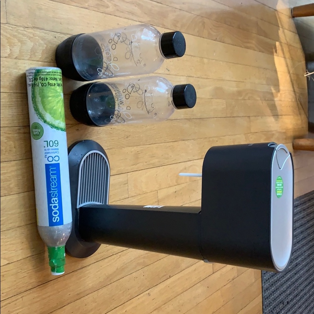 Soda stream with two co2 canisters